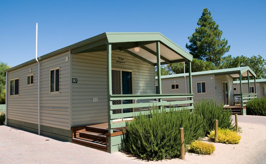 Berri Riverside Holiday Park ภายนอก รูปภาพ